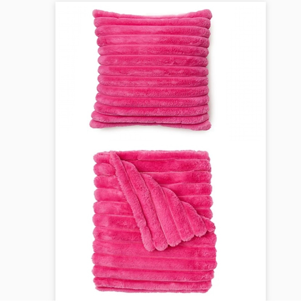 Dormify Jamie Plush Ribbed Throw
Blanket & Decorative Pillow